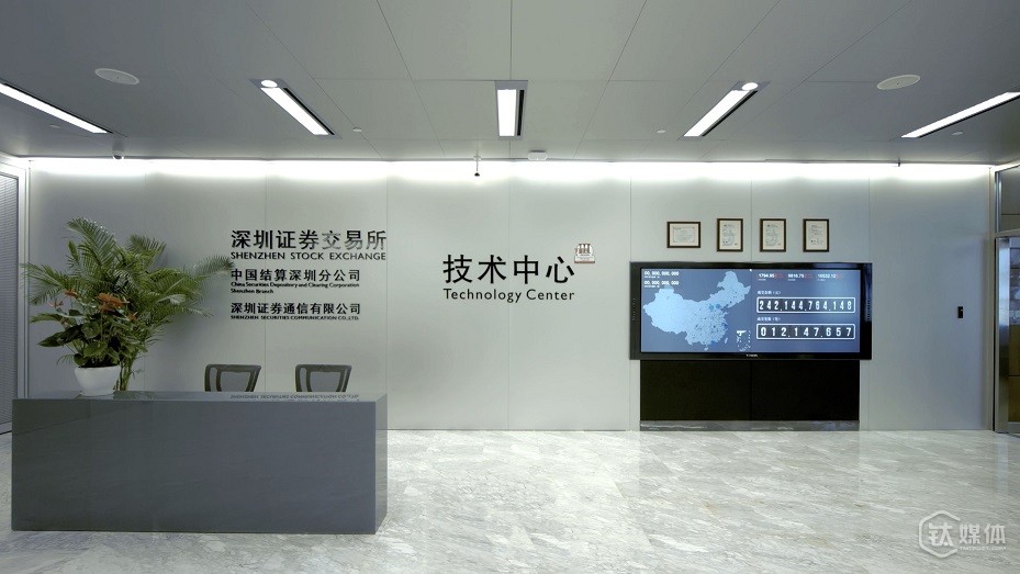 深交所技術(shù)中心門(mén)廳顯示屏實(shí)時(shí)顯示每秒交易數據
